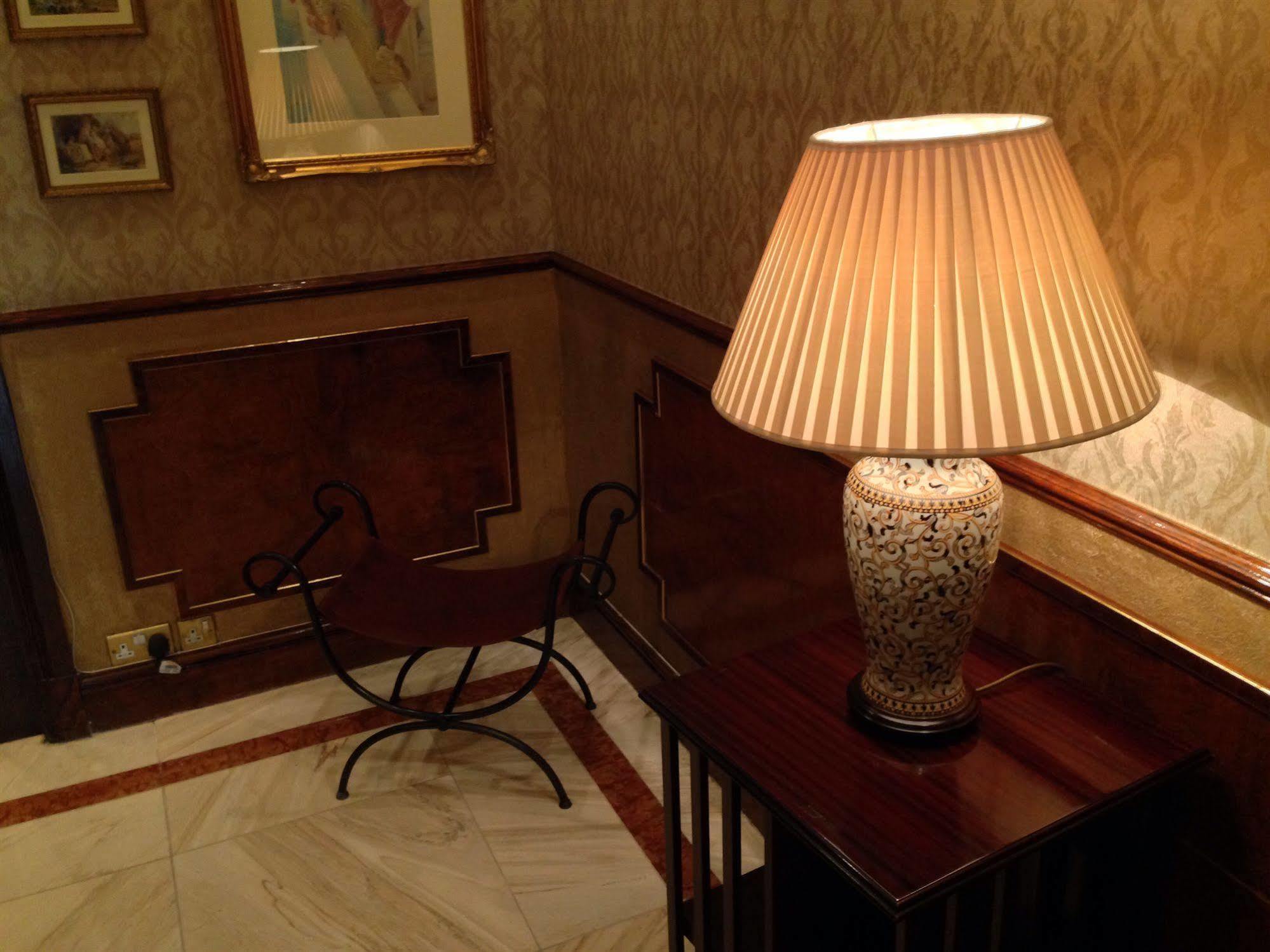 Berjaya Eden Park London Hotel Bagian luar foto